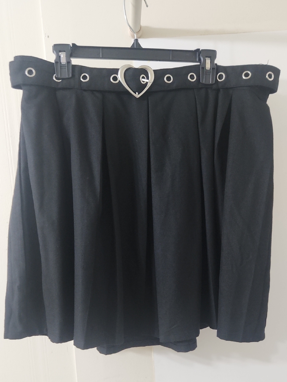 Black Pleated Skirt With Grommet Belt Plus Size 1